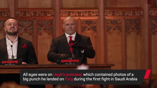 Usyk gets Fury to sign photo of huge first fight punch